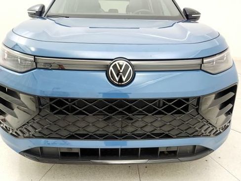 Used 2025 Volkswagen Tiguan SE R-Line FWD image 25