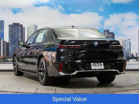 Used 2025 BMW 750e xDrive w/ Premium Package AWD/4WD image 9