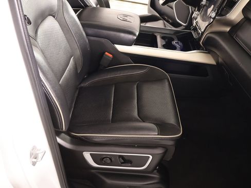 Used 2019 RAM 1500 Laramie AWD/4WD image 14