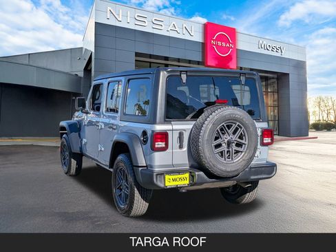 Used 2024 Jeep Wrangler Sport S image 7