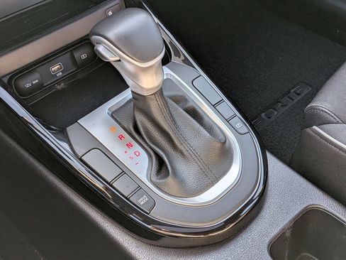 Used 2023 Kia Forte GT-Line w/ GT-Line Premium Package FWD image 28