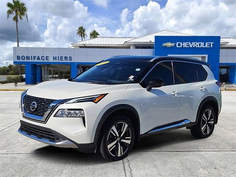 Used 2021 Nissan Rogue Platinum image 2