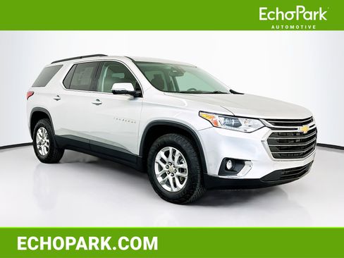 Used 2021 Chevrolet Traverse LT image 1