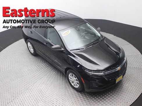 Used 2022 Chevrolet Equinox LS w/ LS Convenience Package FWD image 3