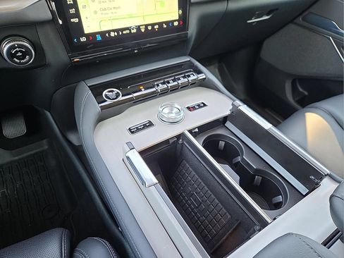 Certified 2025 Lincoln Navigator Reserve AWD/4WD image 22