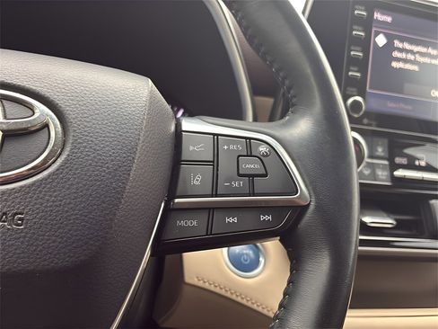 Used 2020 Toyota Highlander XLE image 35