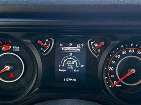 Used 2025 Jeep Wrangler Sport AWD/4WD image 9