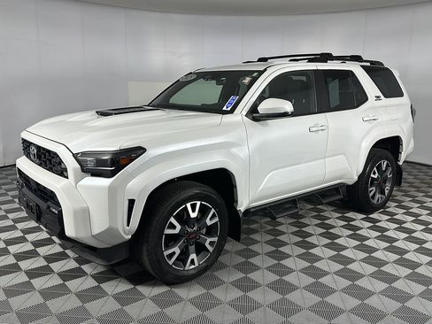Used 2025 Toyota 4Runner TRD Sport AWD/4WD image 4