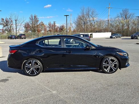 Used 2022 Nissan Sentra SR w/ SR Premium Package image 11