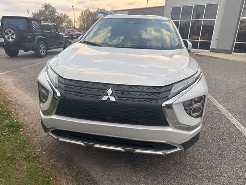Used 2023 Mitsubishi Eclipse Cross SE image 3