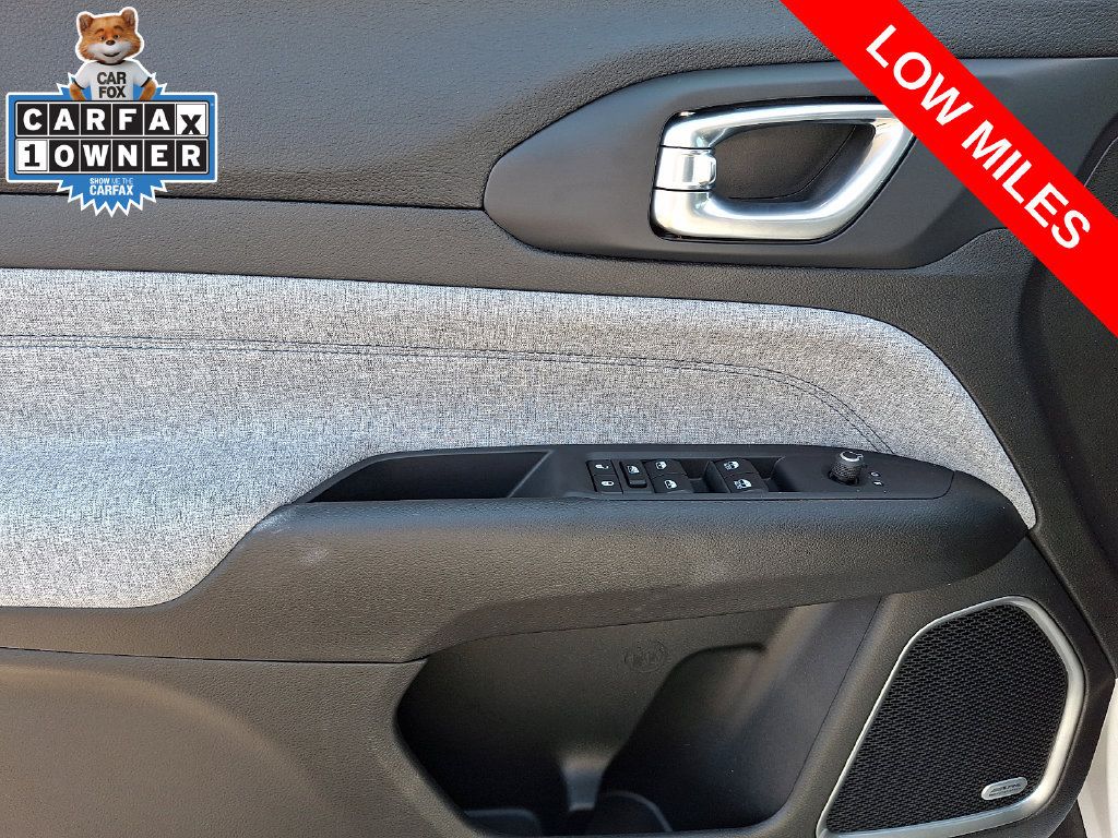 Used 2023 Jeep Compass Latitude w/ Sun and Sound Group AWD/4WD image 12