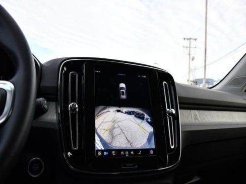 Certified 2025 Volvo XC40 B5 Core image 13