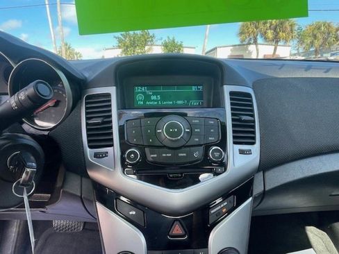 Used 2016 Chevrolet Cruze LT image 10