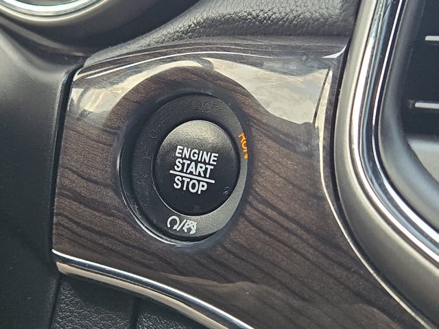 Used 2018 Jeep Grand Cherokee Overland AWD/4WD image 24