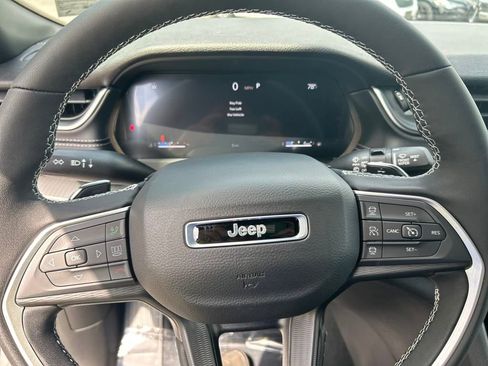 New 2025 Jeep Grand Cherokee Altitude image 15