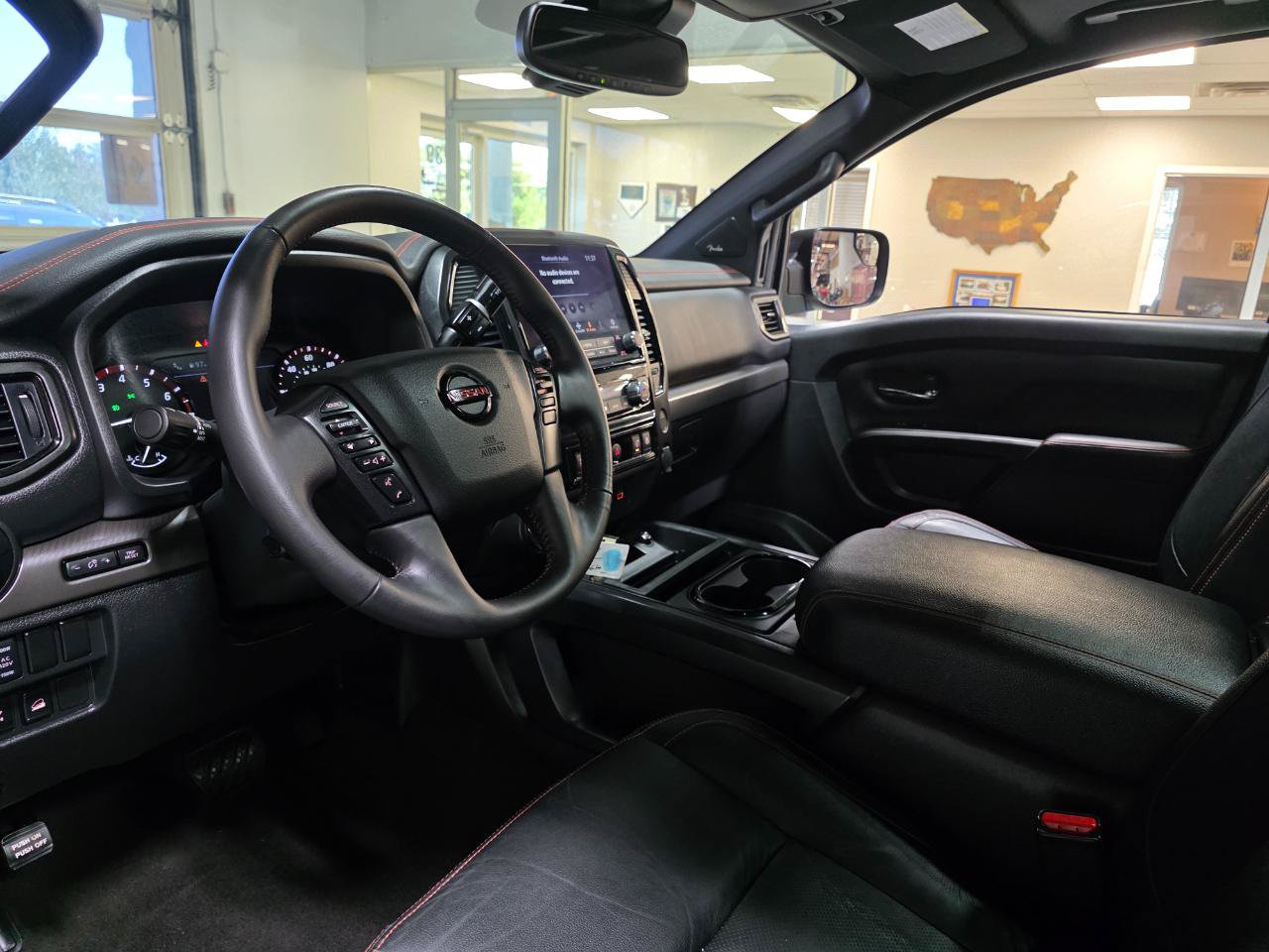 Used 2022 Nissan Titan PRO-4X w/ Pro-4x Convenience Package AWD/4WD image 16