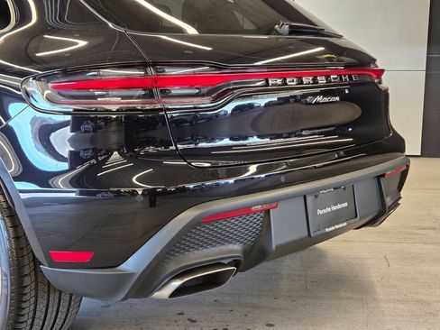 Certified 2026 Porsche Macan AWD/4WD image 8