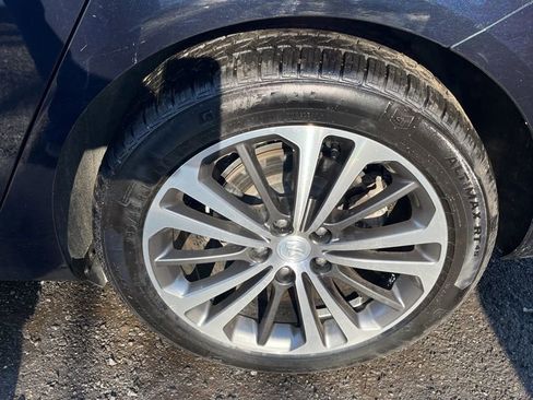 Used 2019 Buick Regal Preferred w/ Driver Confidence Package I image 19