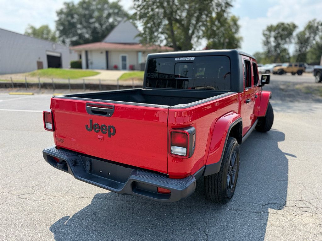Used 2024 Jeep Gladiator Sport AWD/4WD image 18