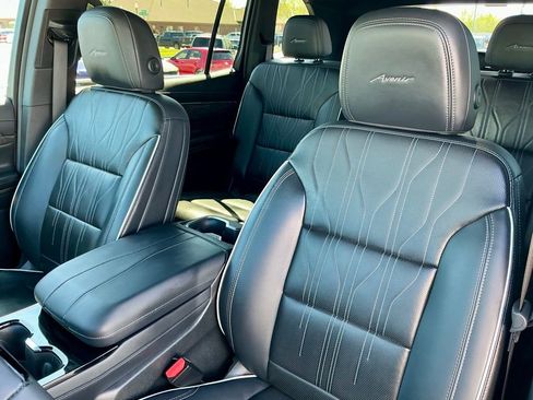 Used 2025 Buick Enclave Avenir w/ Super Cruise Package image 39
