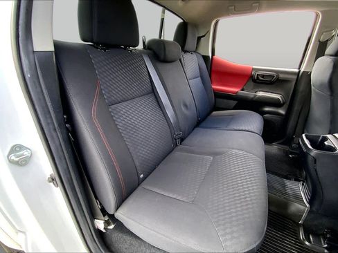 Used 2022 Toyota Tacoma SR5 AWD/4WD image 19