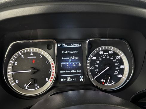 Used 2017 Nissan Titan SV image 60