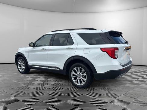 Used 2024 Ford Explorer XLT w/ Equipment Group 202A image 3