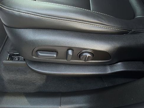 Used 2023 Chevrolet Traverse LT w/ LT Premium Package image 16