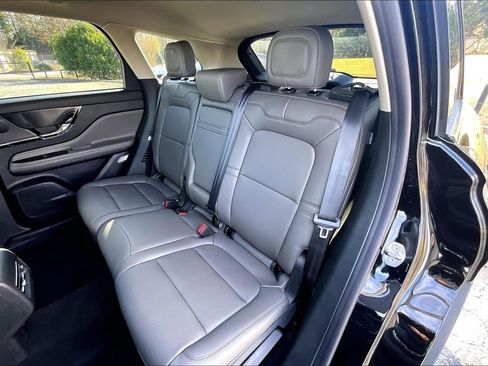 Used 2025 Lincoln Corsair Premiere image 26