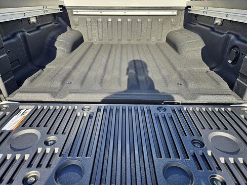 New 2026 Nissan Frontier SV w/ SV Convenience Package image 13