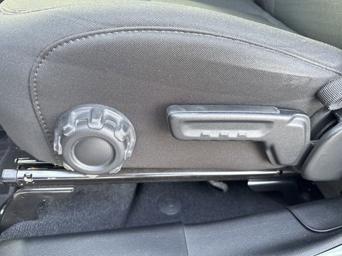 Used 2023 Jeep Wrangler Sport image 21