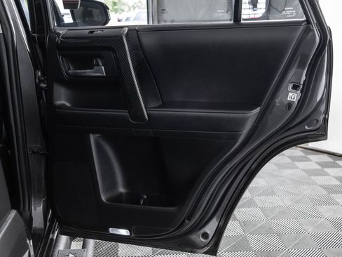 Used 2022 Toyota 4Runner SR5 AWD/4WD image 41