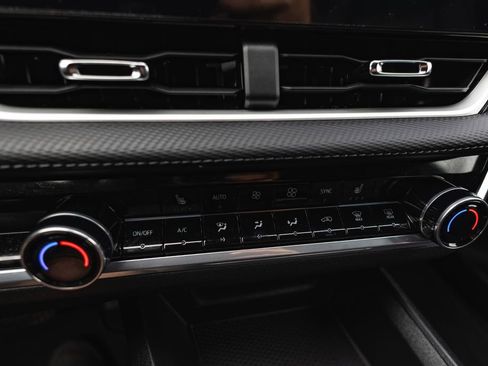 New 2026 Chevrolet Equinox LT w/ Convenience Package II image 16