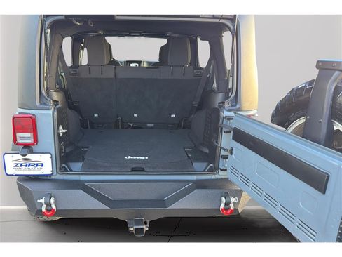 Used 2015 Jeep Wrangler Unlimited Rubicon image 30