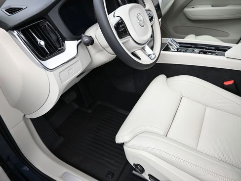 New 2026 Volvo XC60 B5 Ultra w/ Climate Package image 9