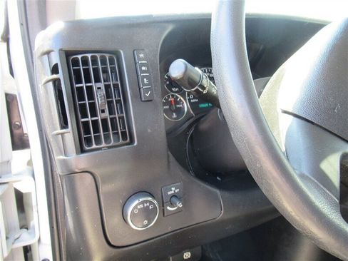 Used 2018 Chevrolet Express 2500 Extended image 17
