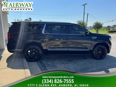 Used 2022 GMC Yukon XL SLT w/ SLT Premium Package AWD/4WD image 5