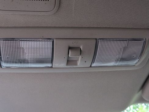 Used 2023 Nissan Titan SV RWD image 18