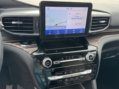 Used 2023 Ford Explorer Limited image 6