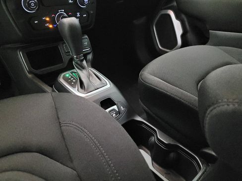 Used 2021 Jeep Renegade Latitude image 26