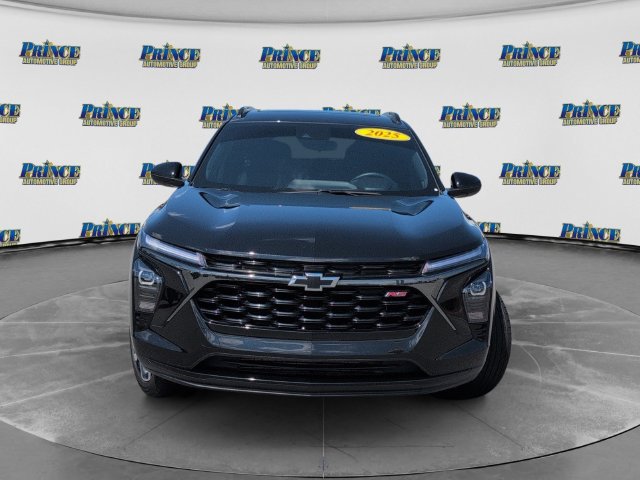 Used 2025 Chevrolet Trax RS w/ Sunroof Package FWD image 14