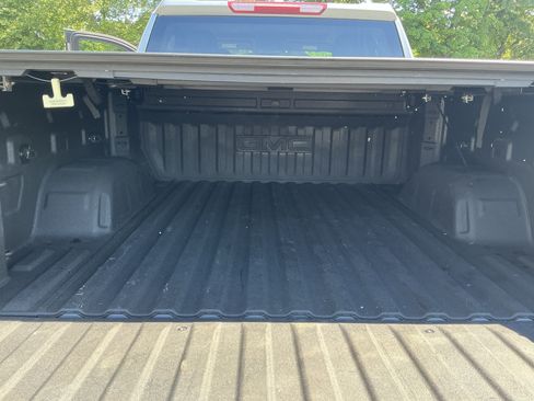 Used 2023 GMC Sierra 1500 Elevation w/ X31 Off-Road Package AWD/4WD image 6