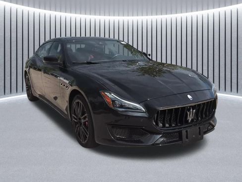 Used 2023 Maserati Quattroporte Modena Q4 AWD/4WD image 1