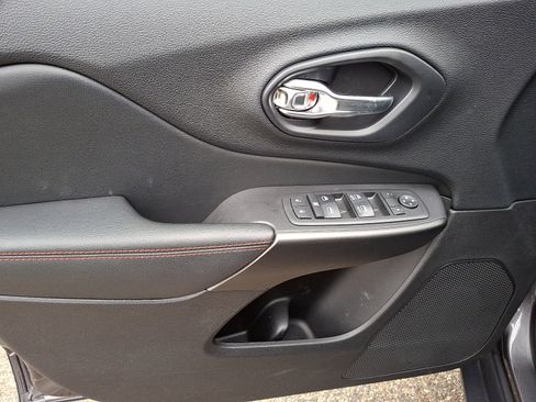 Certified 2020 Jeep Cherokee Trailhawk w/ Cold Weather Group image 14