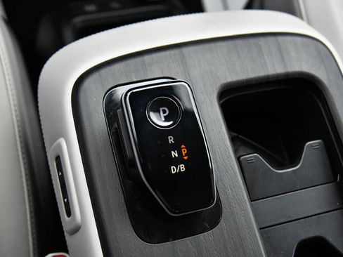 Used 2024 Nissan Ariya AWD image 28