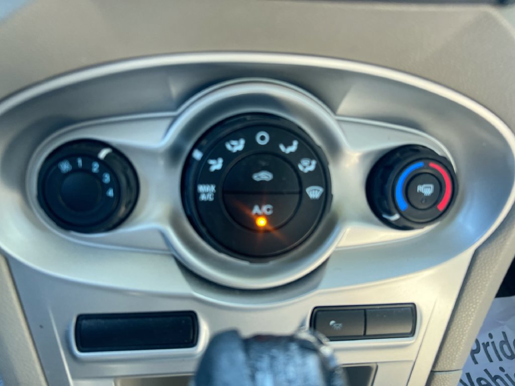 Used 2016 Ford Fiesta SE FWD image 16