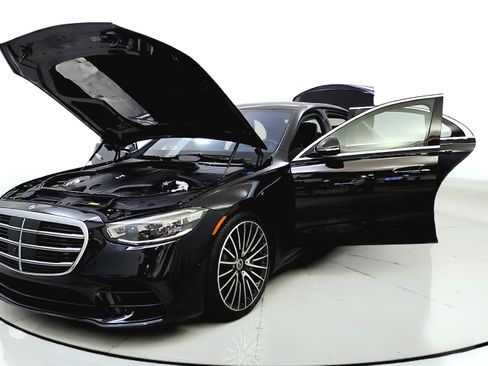 Used 2022 Mercedes-Benz S 500 4MATIC w/ AMG Line Package image 10