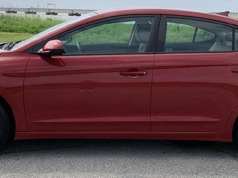 Used 2017 Hyundai Elantra SE image 5