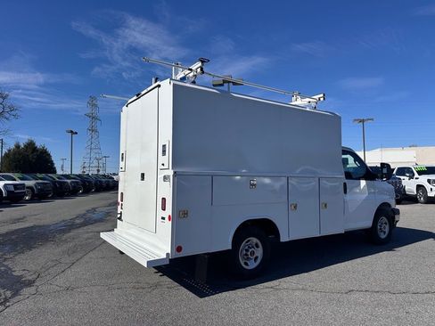 New 2025 GMC Savana 3500 w/ Power Convenience Package RWD image 10