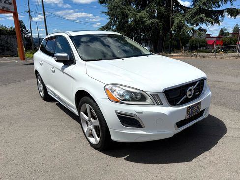 Used 2011 Volvo XC60 T6 R-Design w/ Convenience Pkg image 7